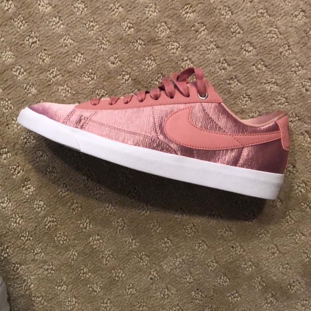 Nike Blazer Low SE Pink